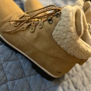 JBU‎ Tan Ankle Boots with Faux Fur Lining